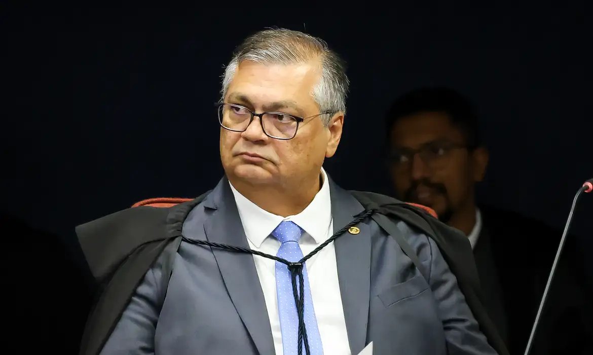 Dino afasta prefeito e vice de Macapá por suspeita de desvio de verba 