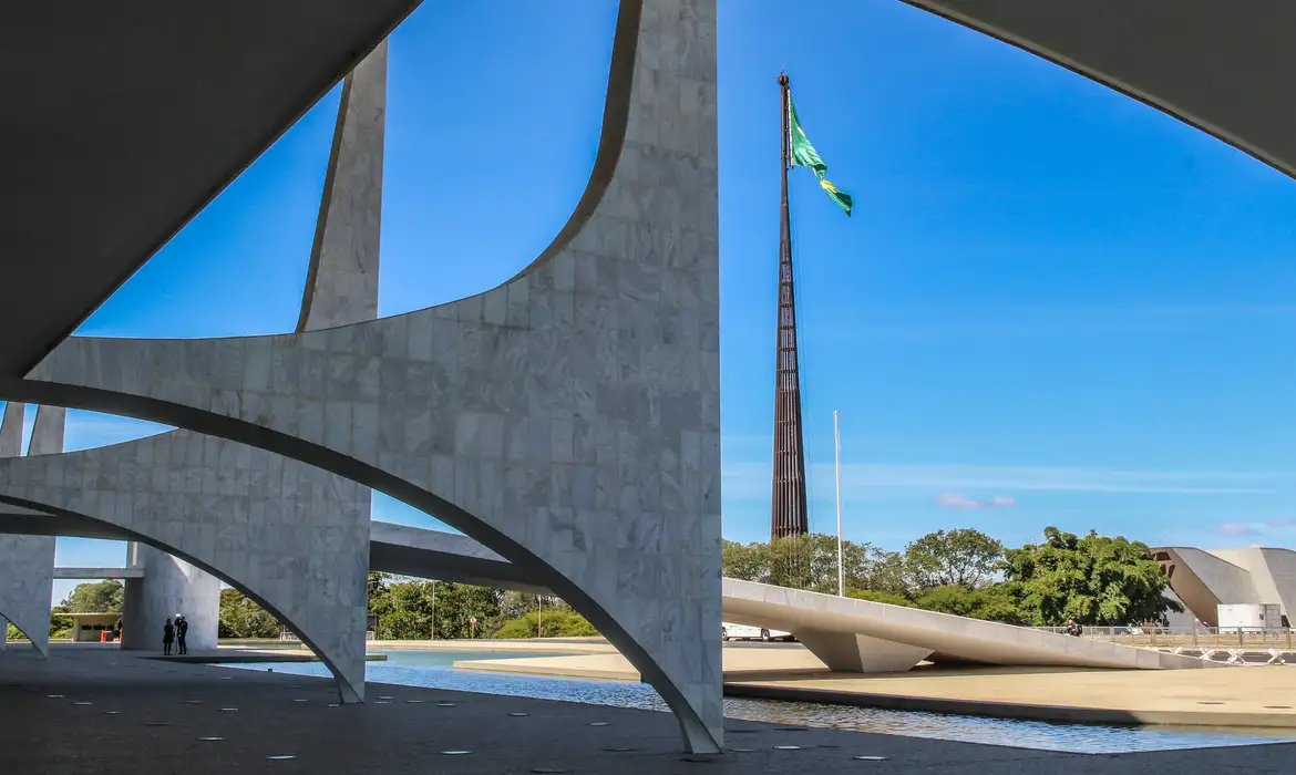 Lula se reúne com ministros e pede empenho para PEC da Segurança
