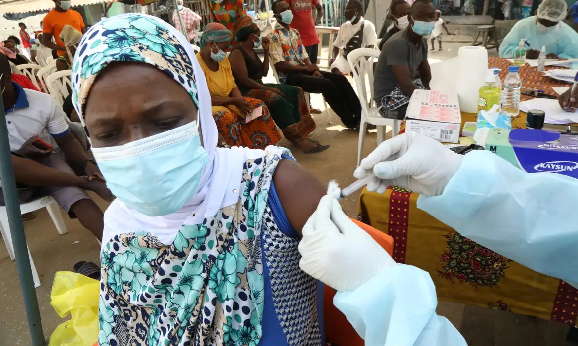 Vacina contra cepa do ebola na África pode demorar até 9 meses