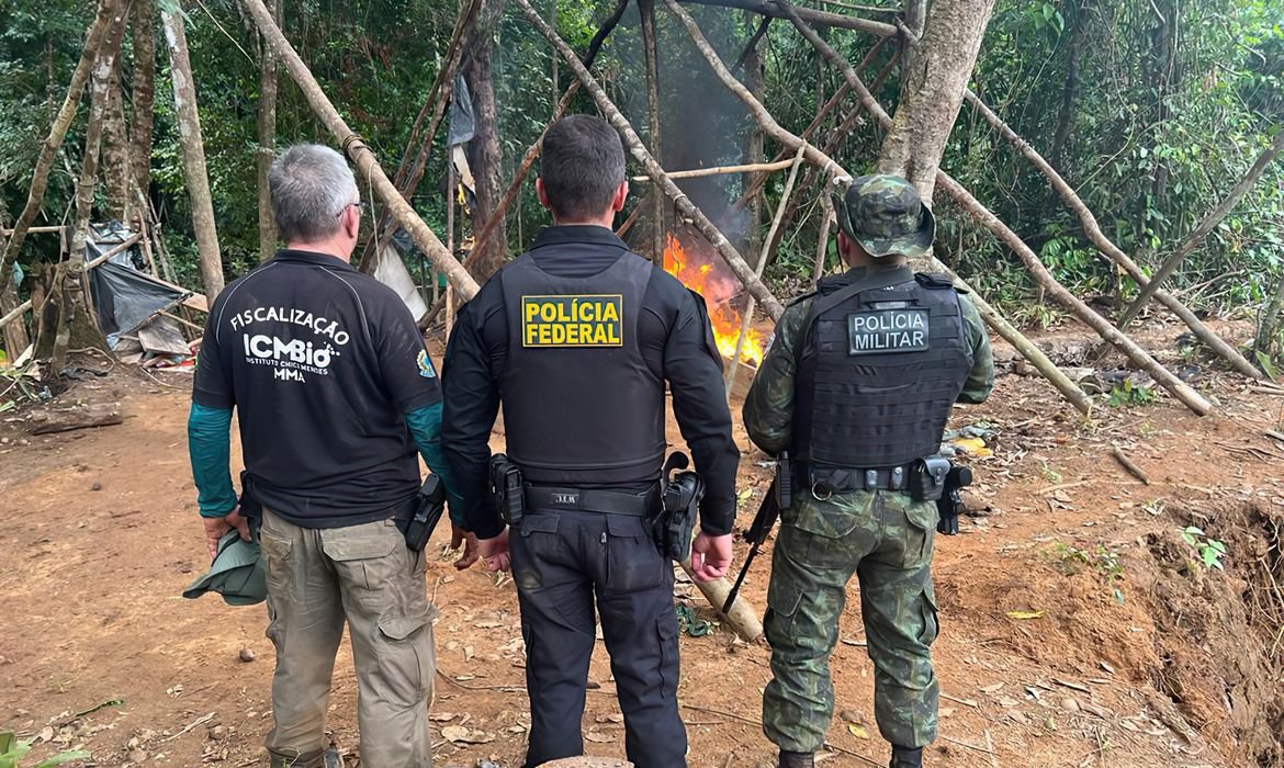 Garimpos ilegais no Amapá e Pará são alvos de operação da PF