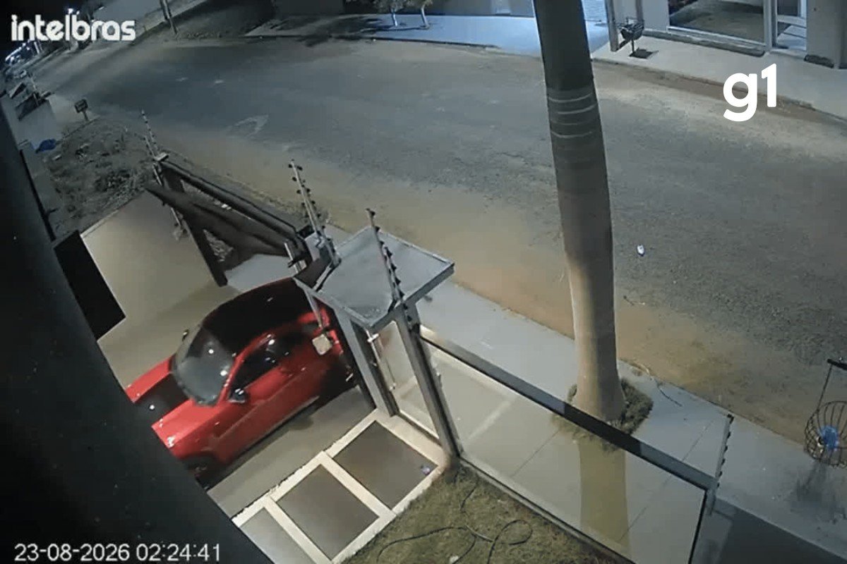 VÍDEO mostra mulher usando carro de luxo para fugir de encontro após suposto cárcere privado em MT