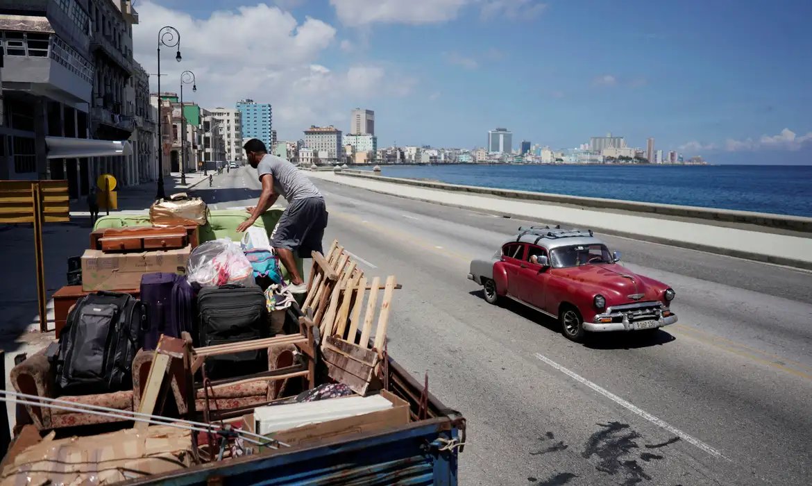 Cuba debate reformas econômica e social em meio ao bloqueio dos EUA