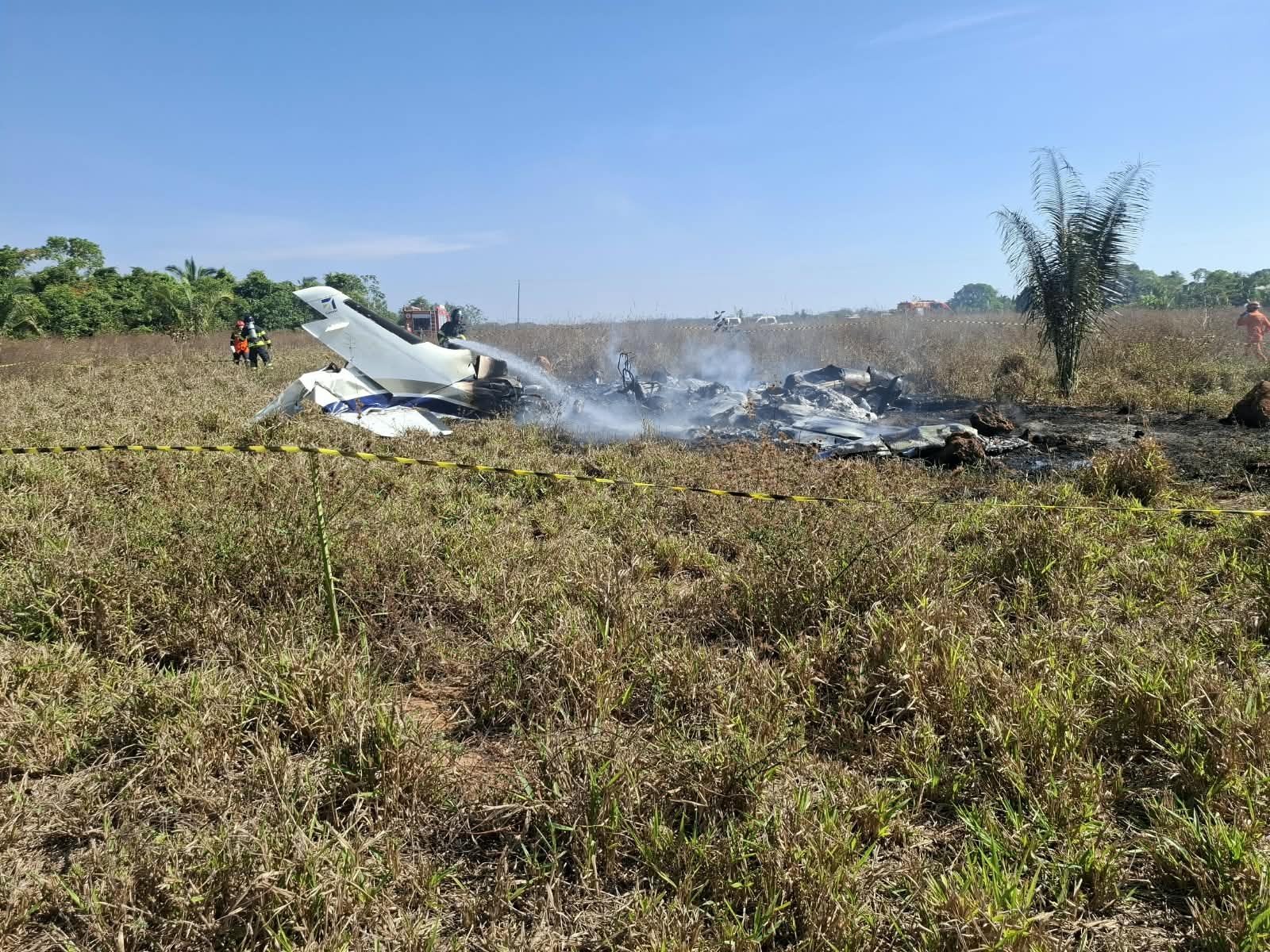 Funcionários de fazenda viram avião fazendo curva antes de cair e matar 3 pessoas em MT