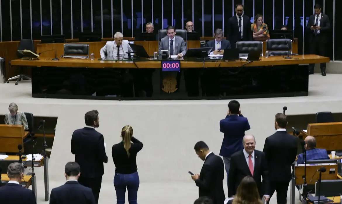 Câmara pode votar hoje projeto com novas regras para devedor contumaz 