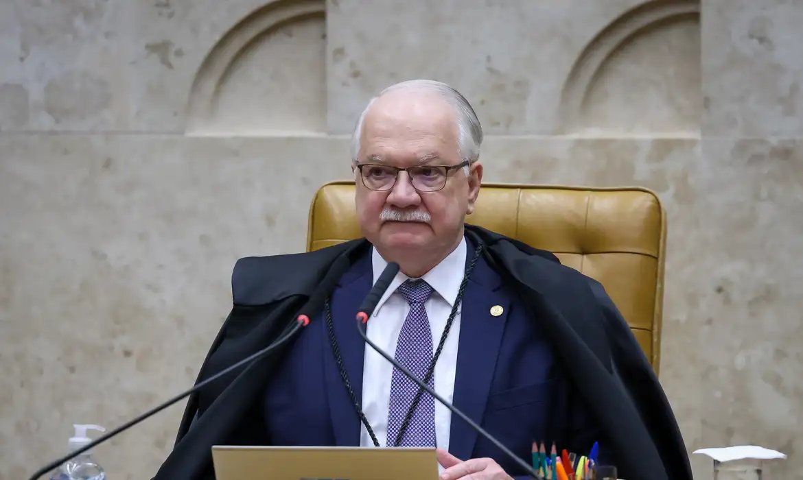 Fachin suspende decisões de Mendonça e Dino sobre diretor da PF 