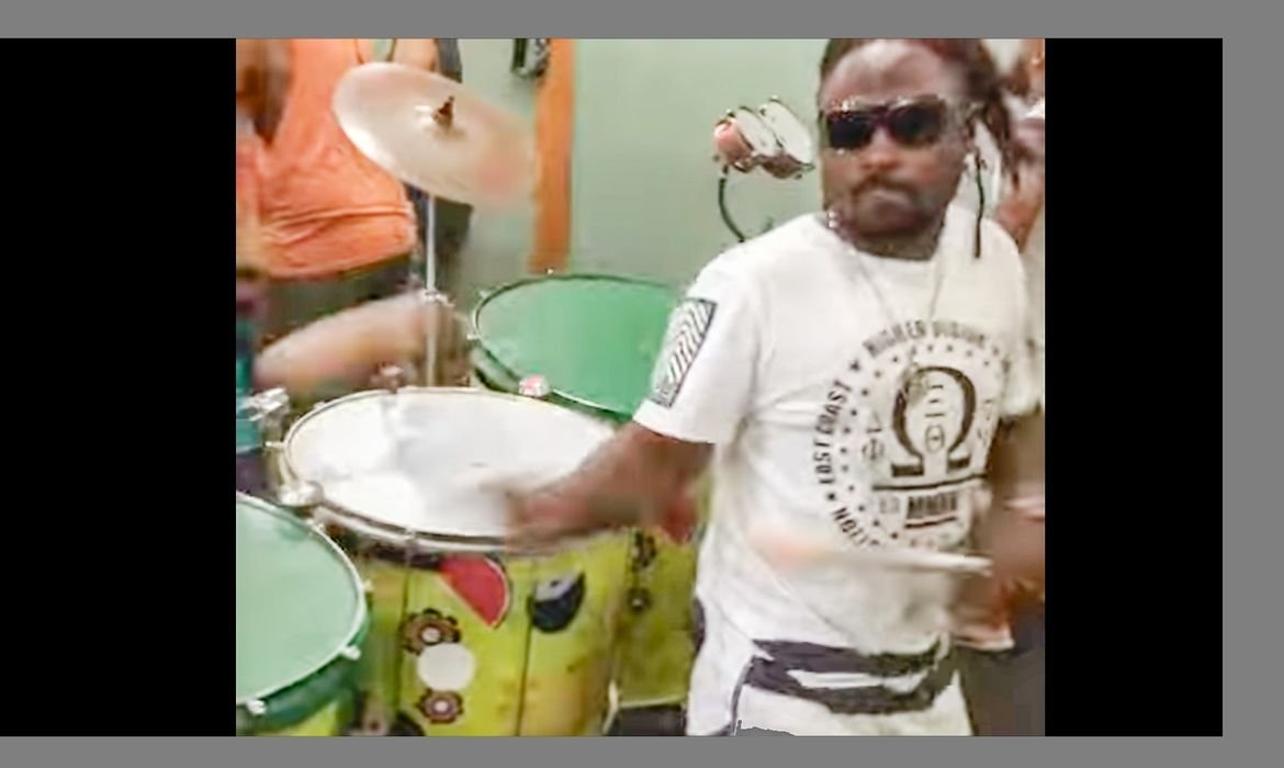 Rei do Surdos: os tambores de Abará ditam o ritmo da folia timbaleira