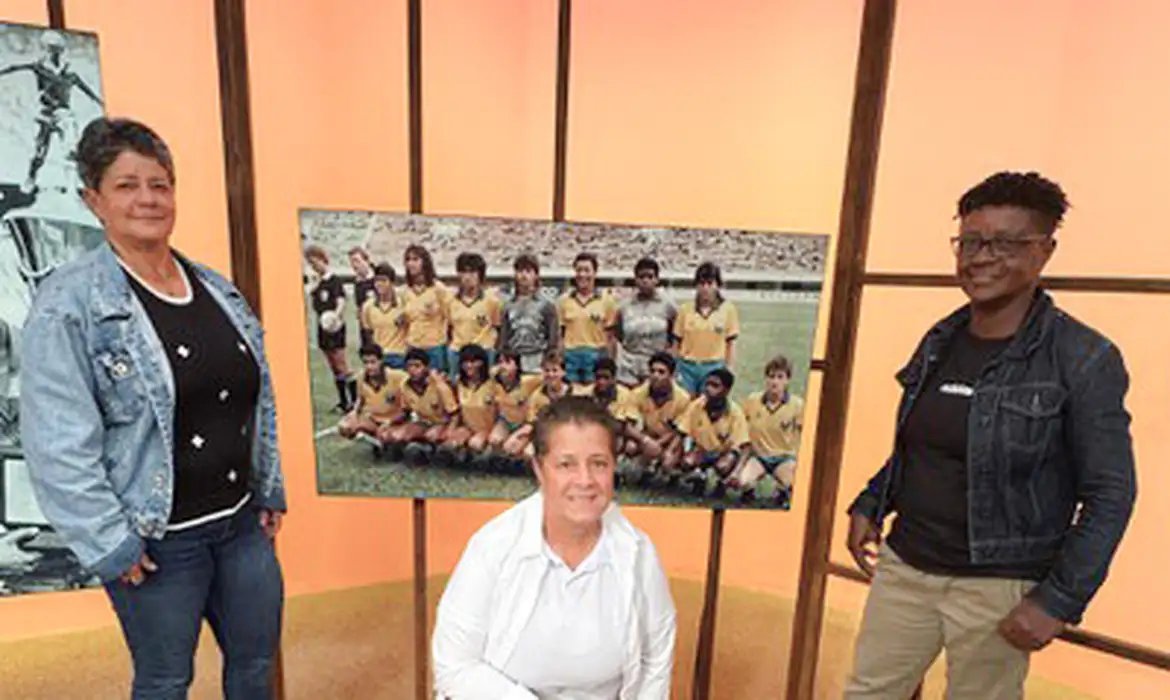 Pioneiras do futebol contam trajetória no programa Sem Censura