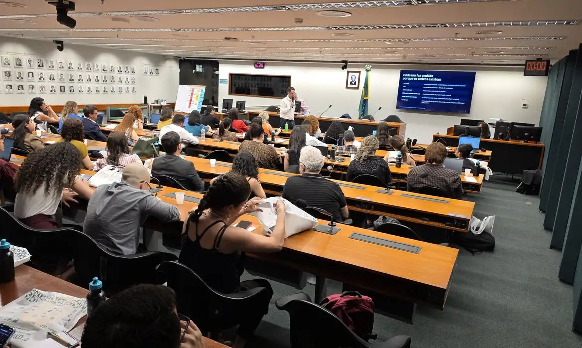 Pesquisadores debatem em Brasília o papel da comunicação pública