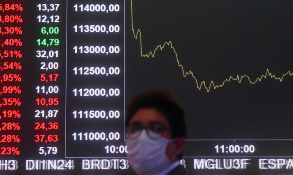 Bolsa tem pior mês desde 2023, e dólar sobe 1,82% em maio
