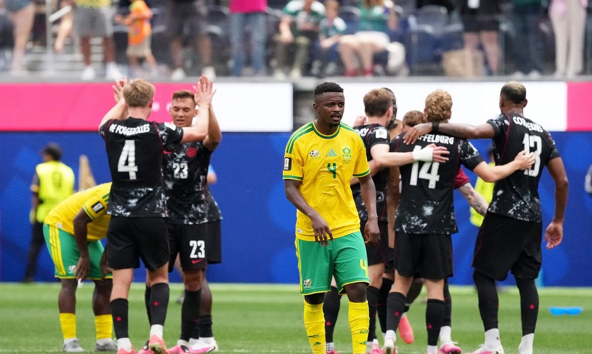 Com gol no final, Canadá vence Africa do Sul e vai às oitavas da Copa