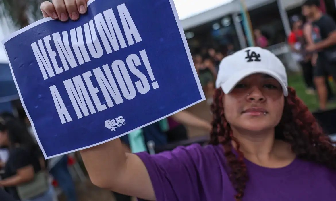 Voz do Brasil divulgará rede de apoio a mulheres vítimas de violência