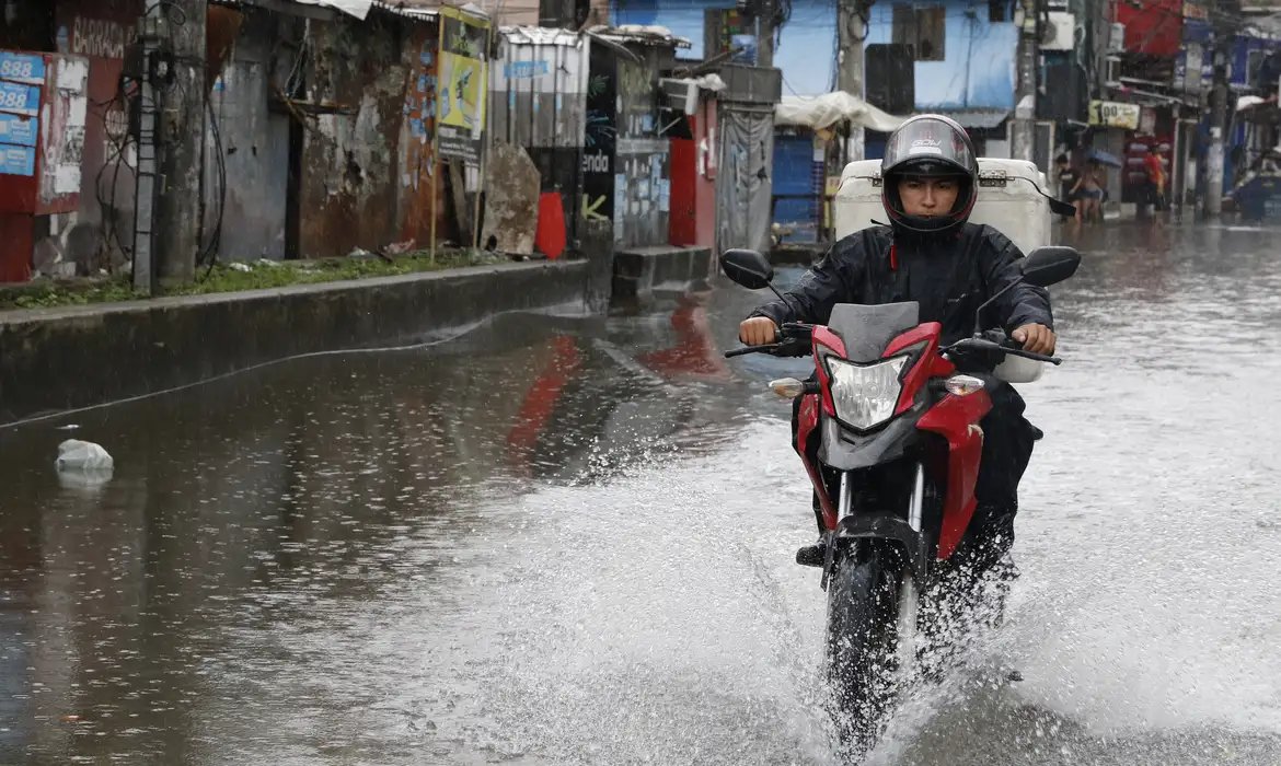 Sudeste e Sul podem ter trovoadas e tempestades no fim de semana