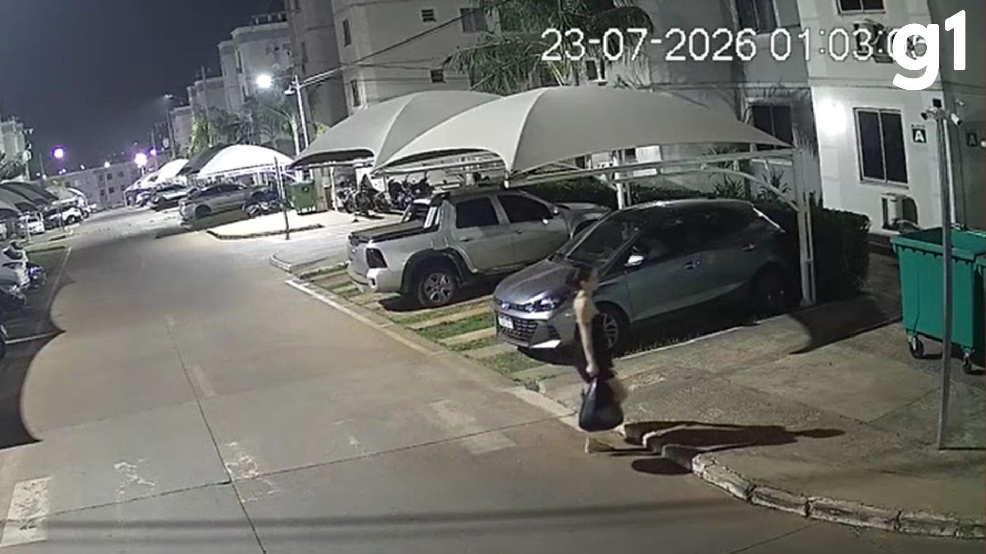 VÍDEO mostra mãe jogando recém-nascida em lixeira de condomínio em Várzea Grande (MT)