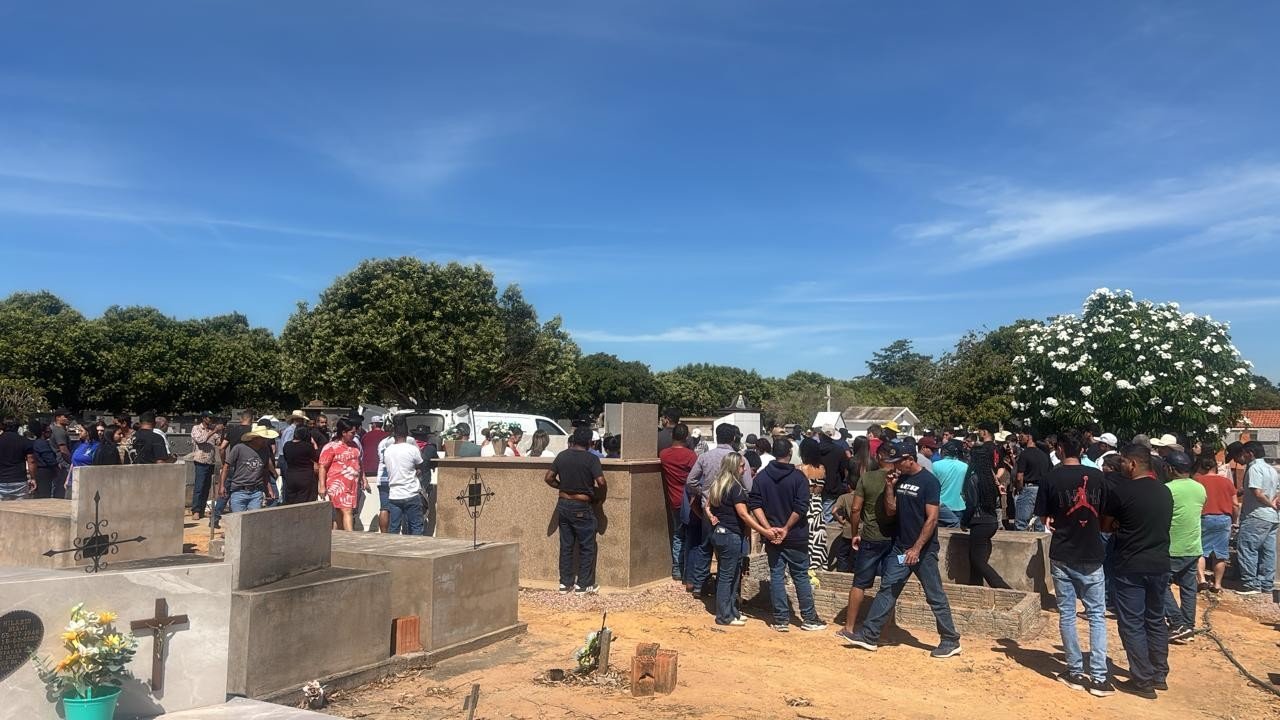 Peão que morreu pisoteado por touro é sepultado em MT