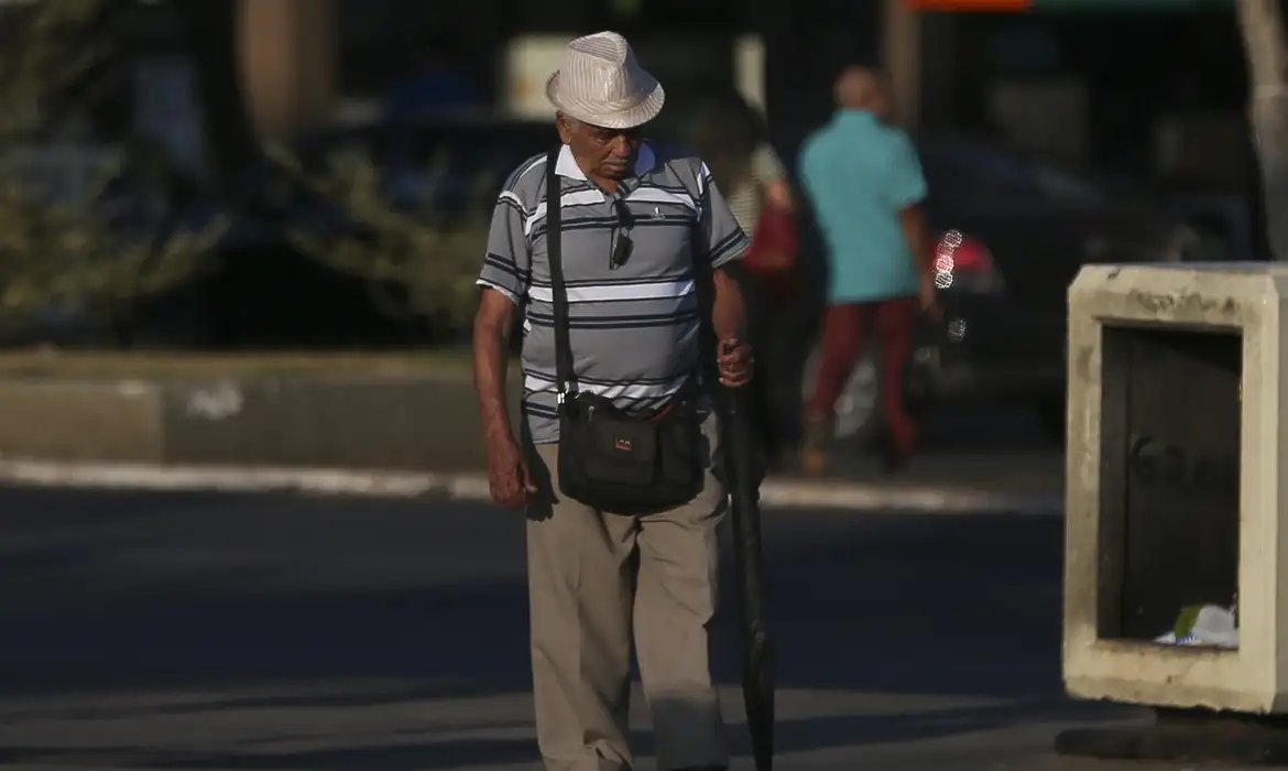 Junho Violeta alerta população sobre violência contra a pessoa idosa