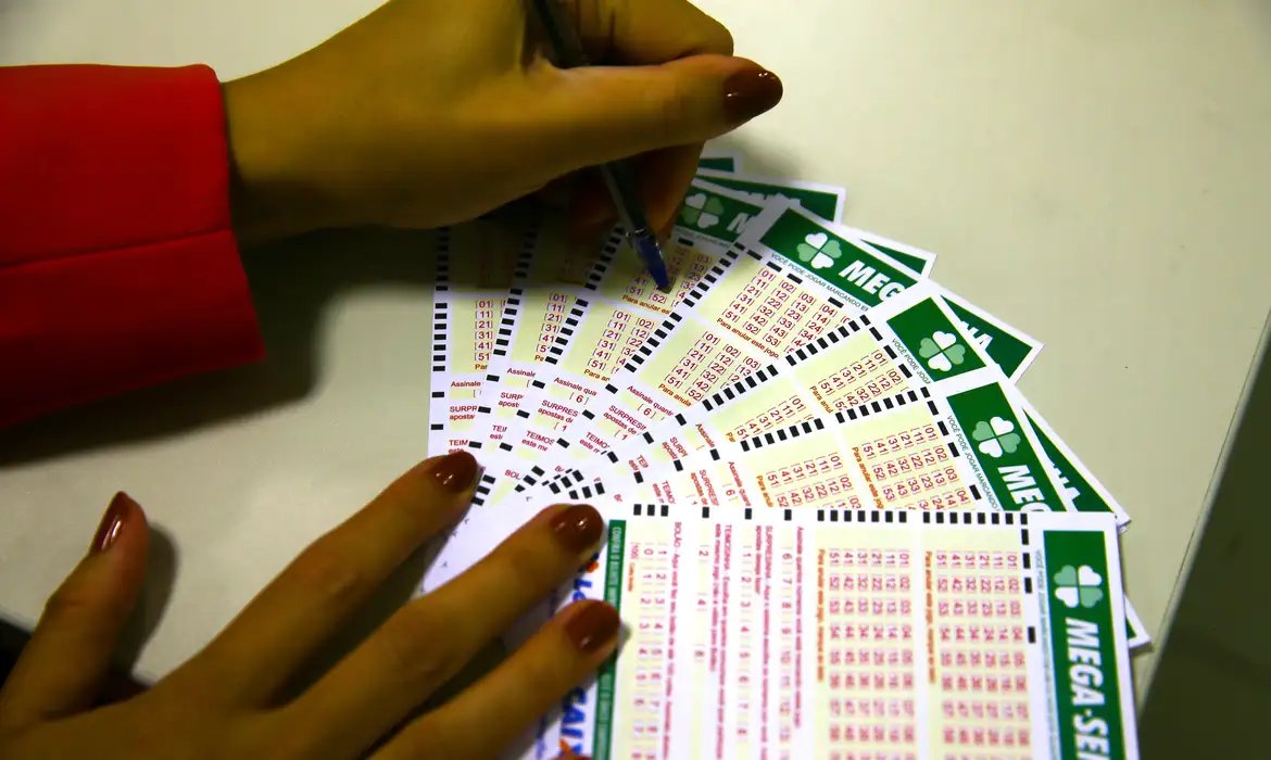 Mega 30 anos sorteia prêmio especial de R$ 320 milhões; assista aqui