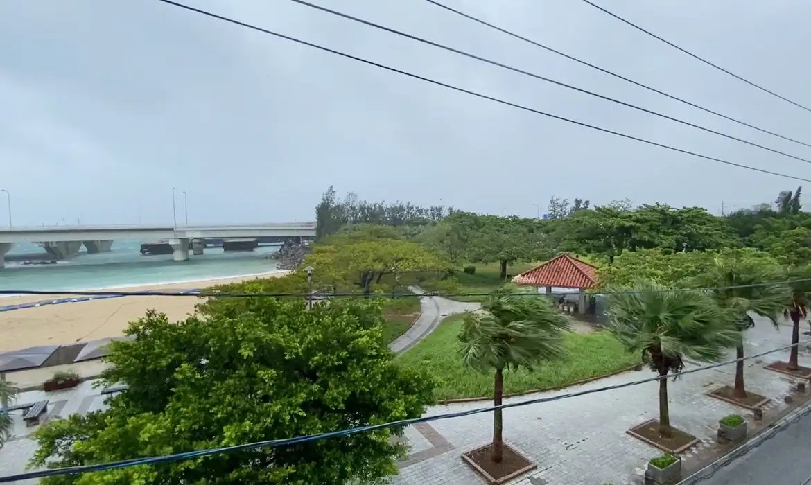 Tempestades causadas por tufão Dolphin atingem leste da China 