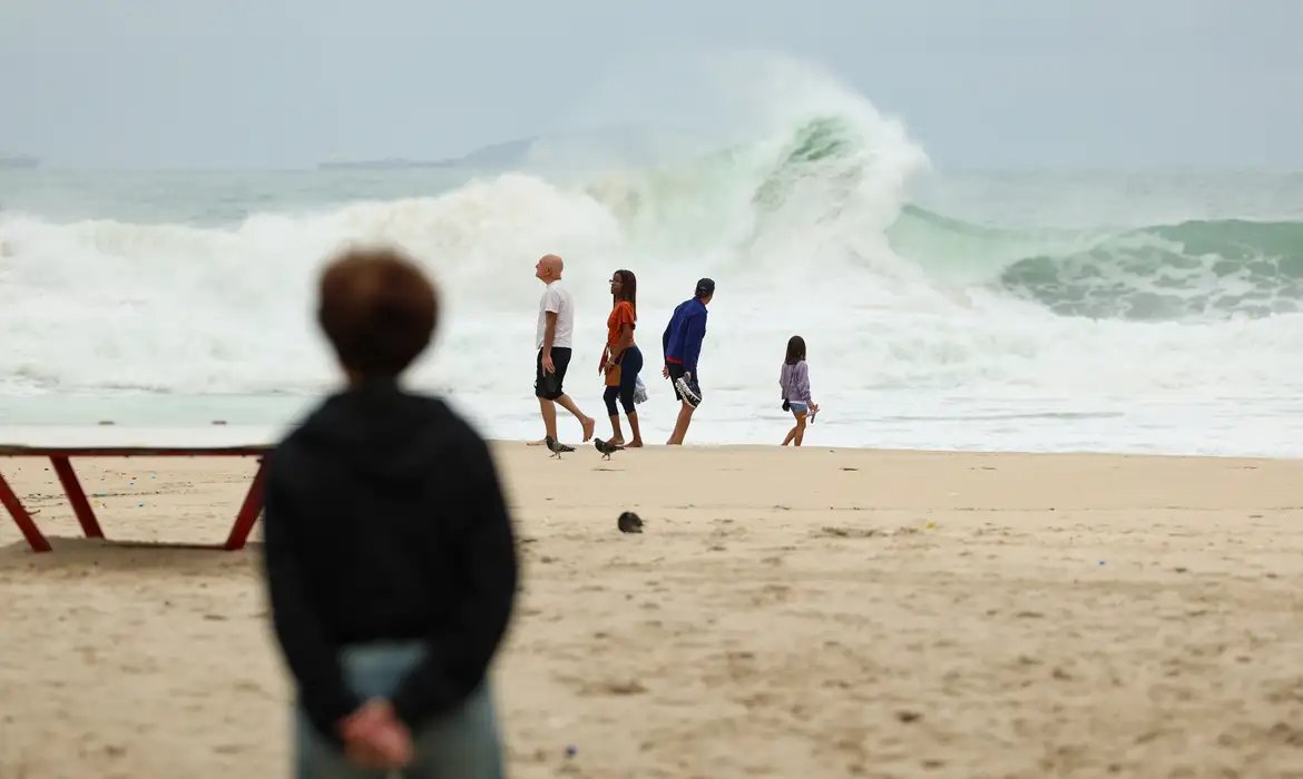 Rio lança Plano Verão para enfrentar mudança climática e calor extremo
