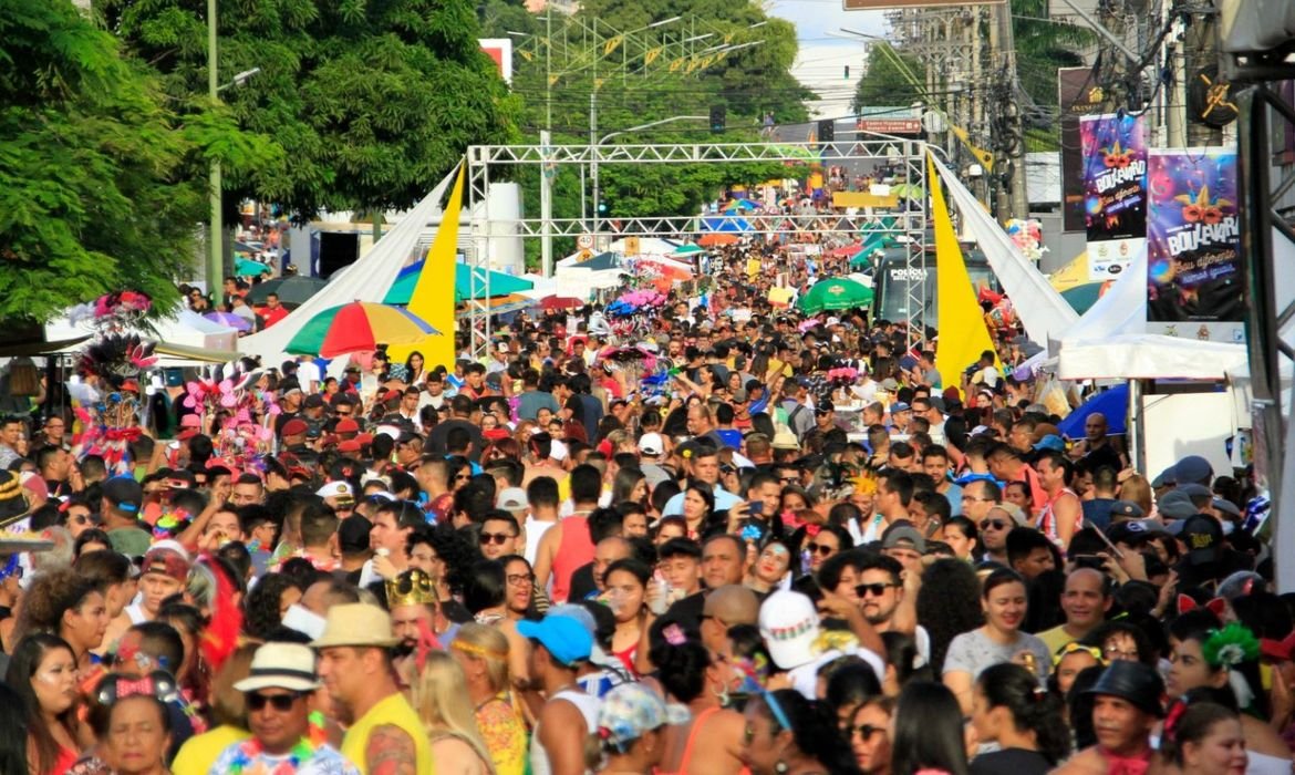 Blocos tradicionais atraem os foliões em Manaus