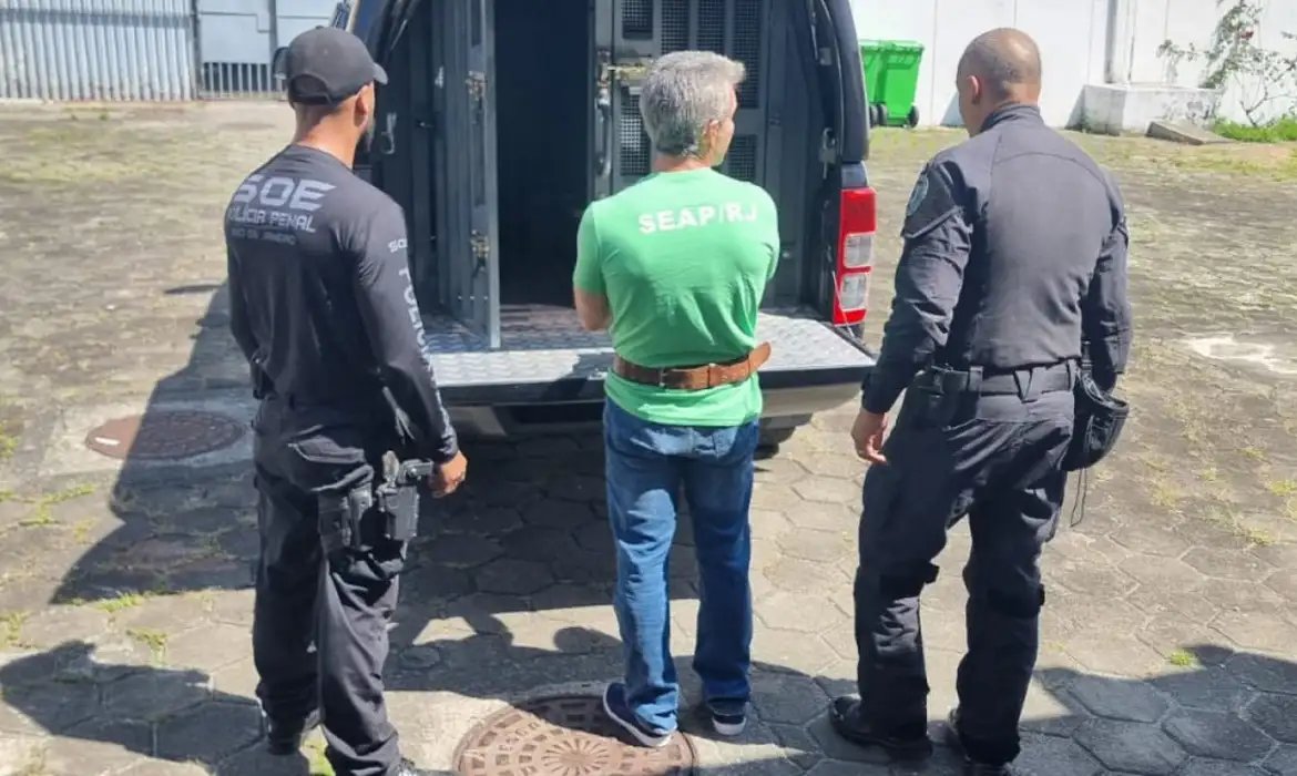 Policiais militares que descumpriam prisão domiciliar são presos no RJ