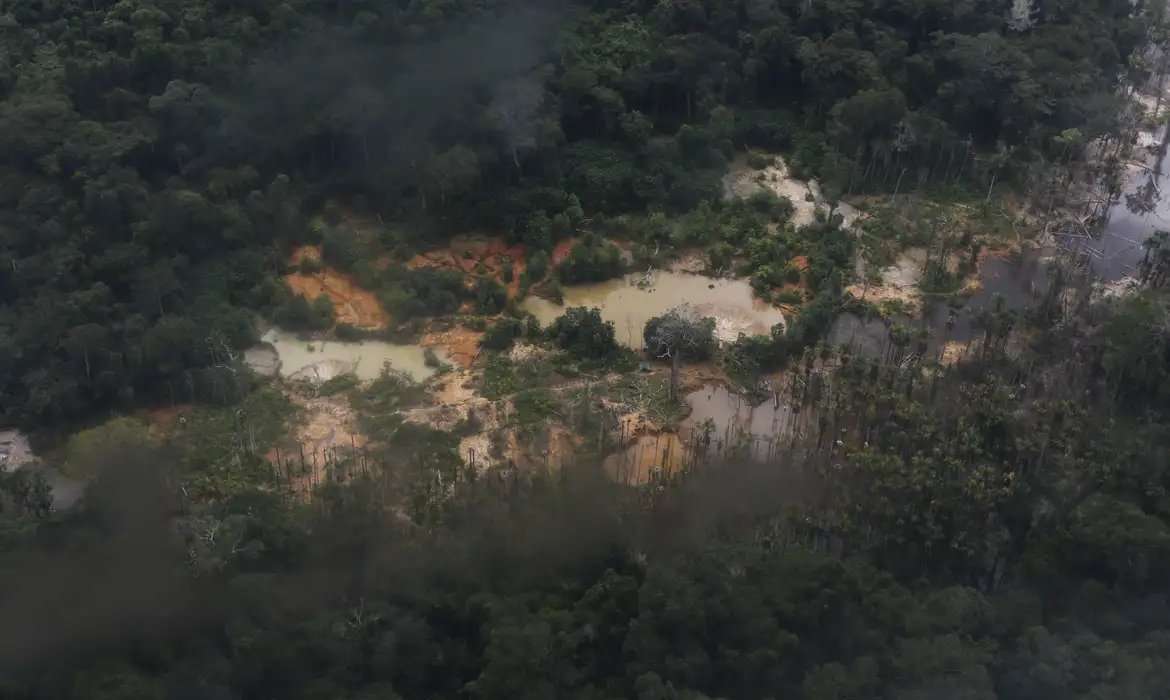 Congresso tem 2 anos para autorizar indígenas explorar mineração legal
