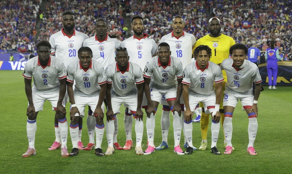 Rival do Brasil na Copa, Haiti celebra a esperança em meio à crise