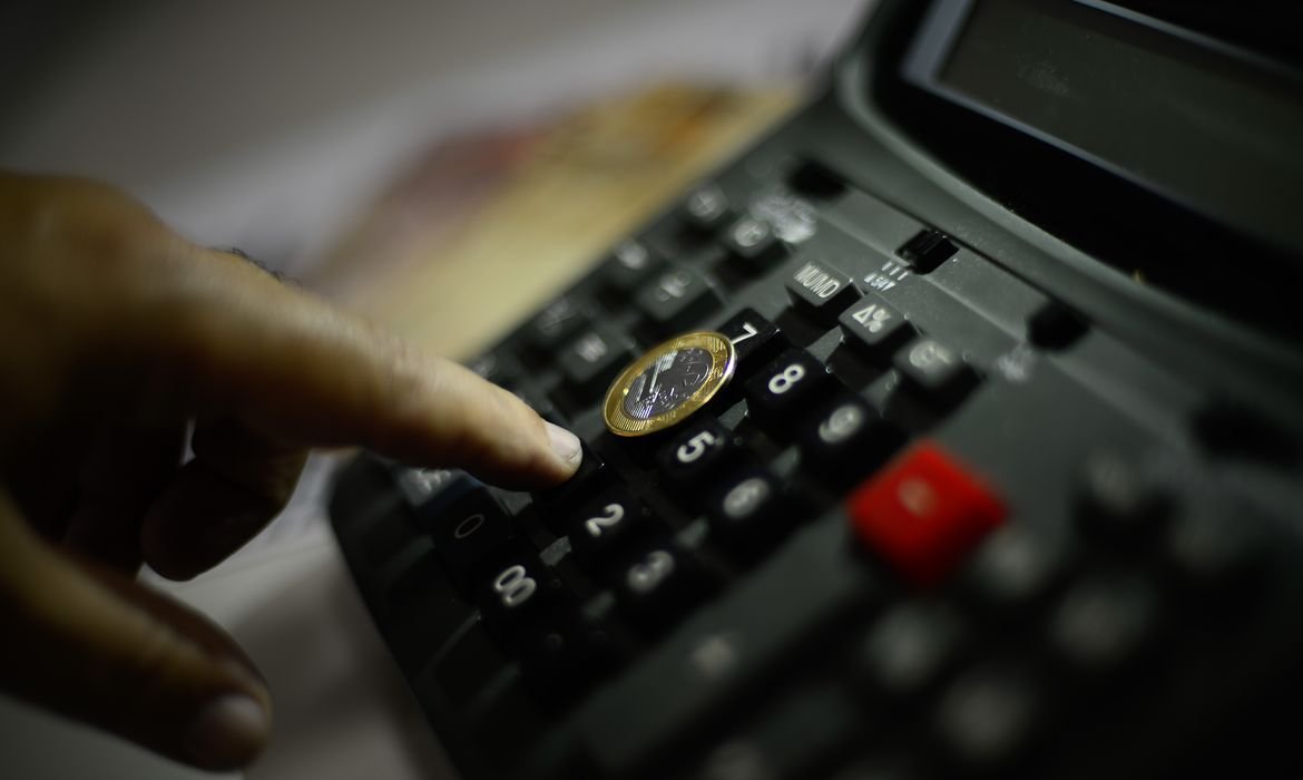 Prévia da inflação oficial fica em 0,06% em julho, diz IBGE