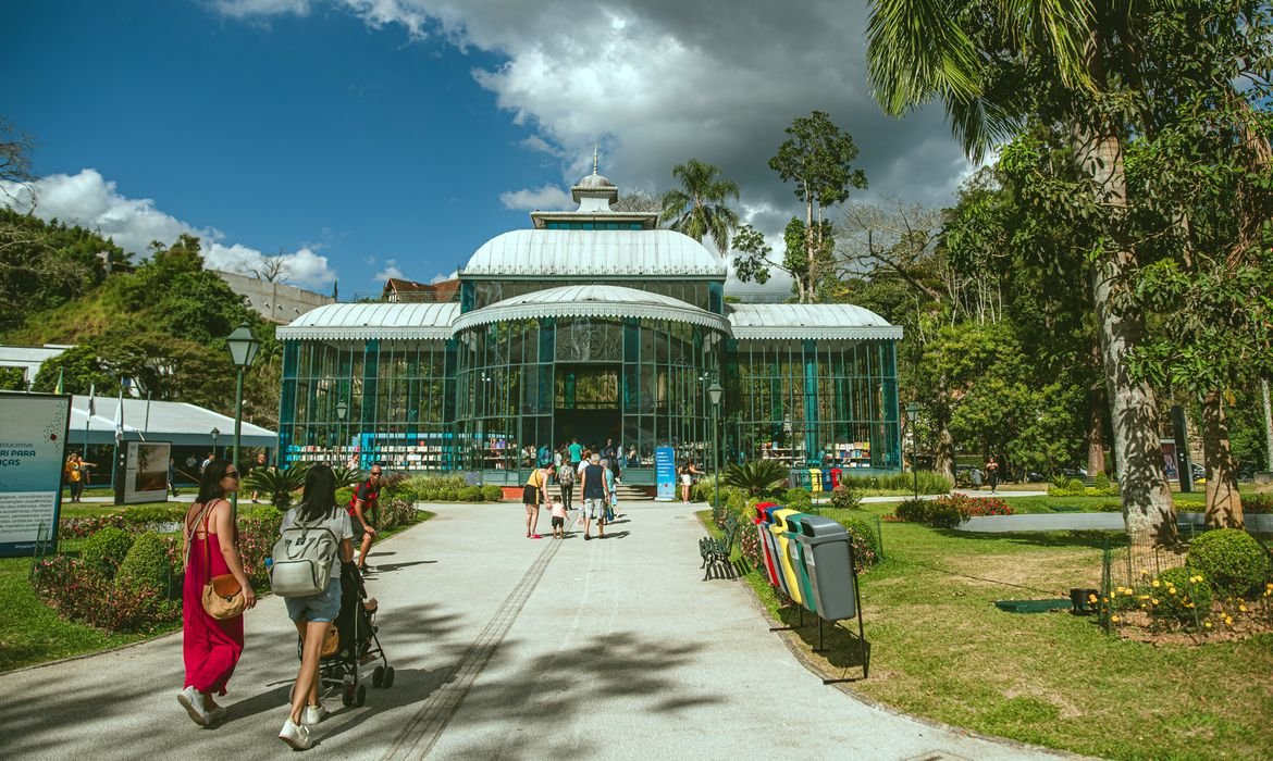 Flipetrópolis homenageia Antônio Torres, romancista do sertão