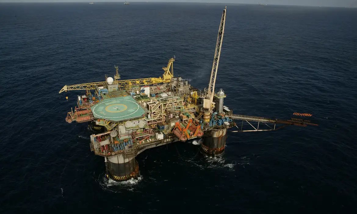 Produção de petróleo e gás no país cresce 13,3% em 2025 e bate recorde