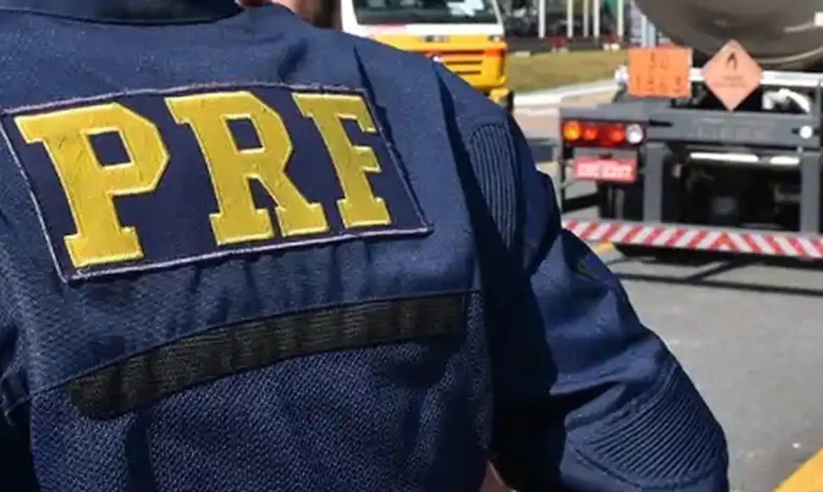 Operação apreende 4,1 mil litros de cachaça em galões de agrotóxico