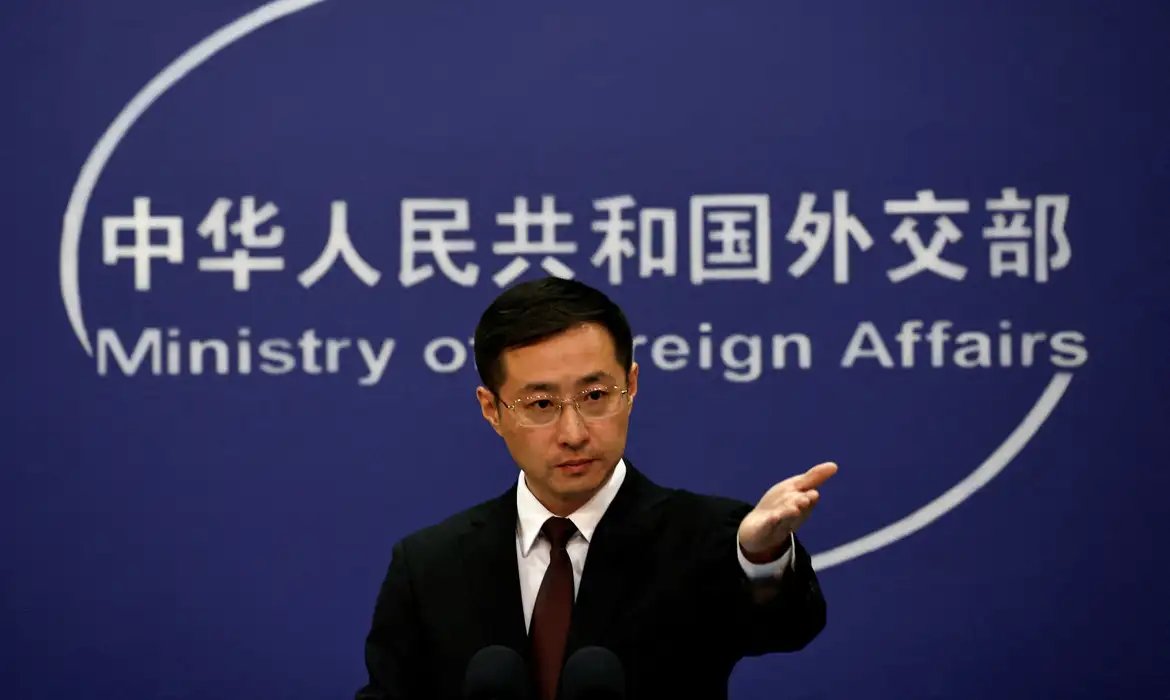 China diz que interceptação de navios pelos EUA é \"violação grave\"