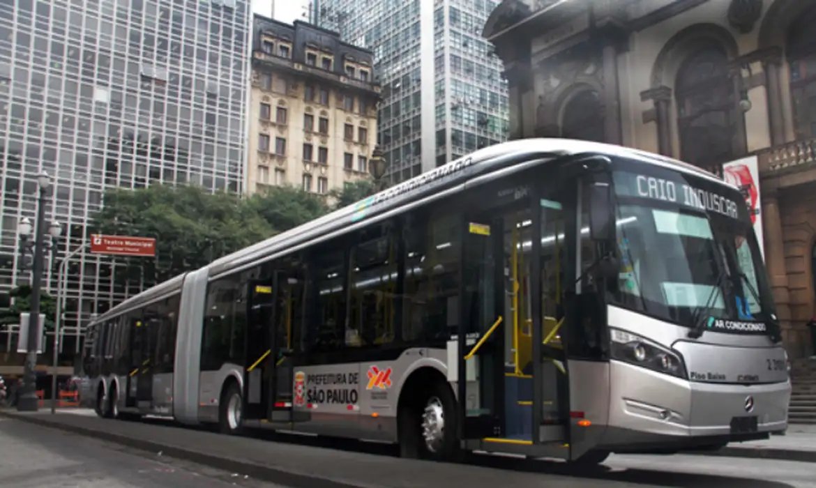 Prefeito de SP não descarta aumento na tarifa dos ônibus em 2026