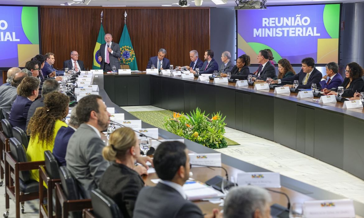 Lula se despede de ministros e confirma Alckmin como vice em chapa