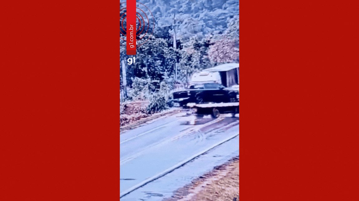 VÍDEO: motorista morre após caminhão guincho escorregar e bater contra carreta na BR-364 em MT