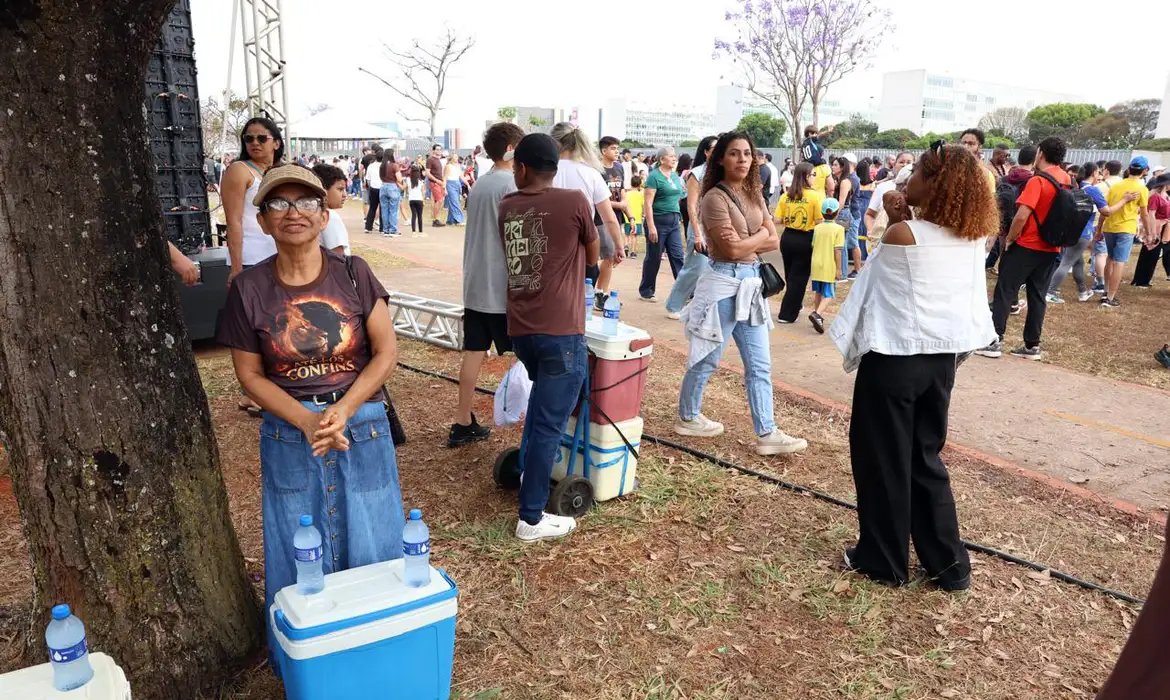 Ambulantes \"desfilam\" no 7 de Setembro em busca de sustento