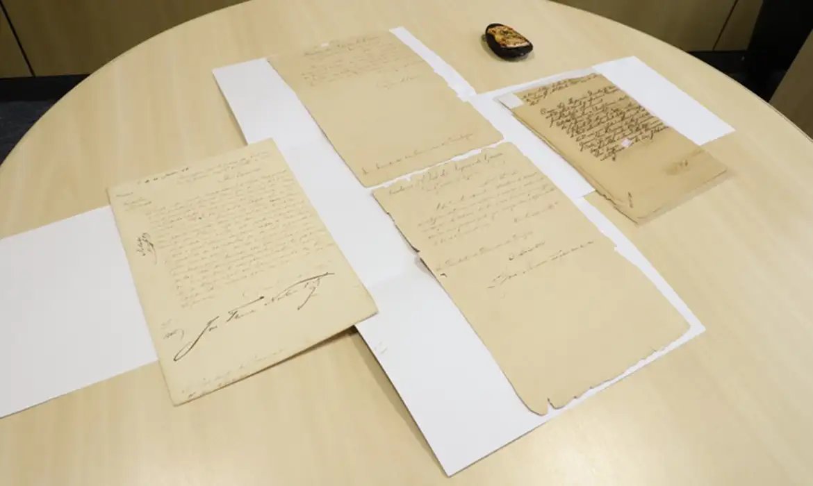 PF restitui documentos imperiais brasileiros ao Arquivo Nacional