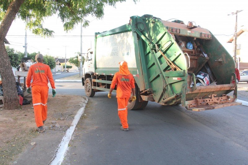 Justiça determina distância de 50 metros e proíbe bloqueio de caminhões de lixo em Cuiabá