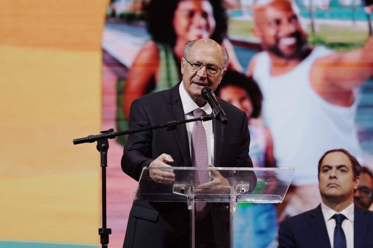 Gasolina com 32% de etanol será aprovada na quarta-feira (24), diz Alckmin