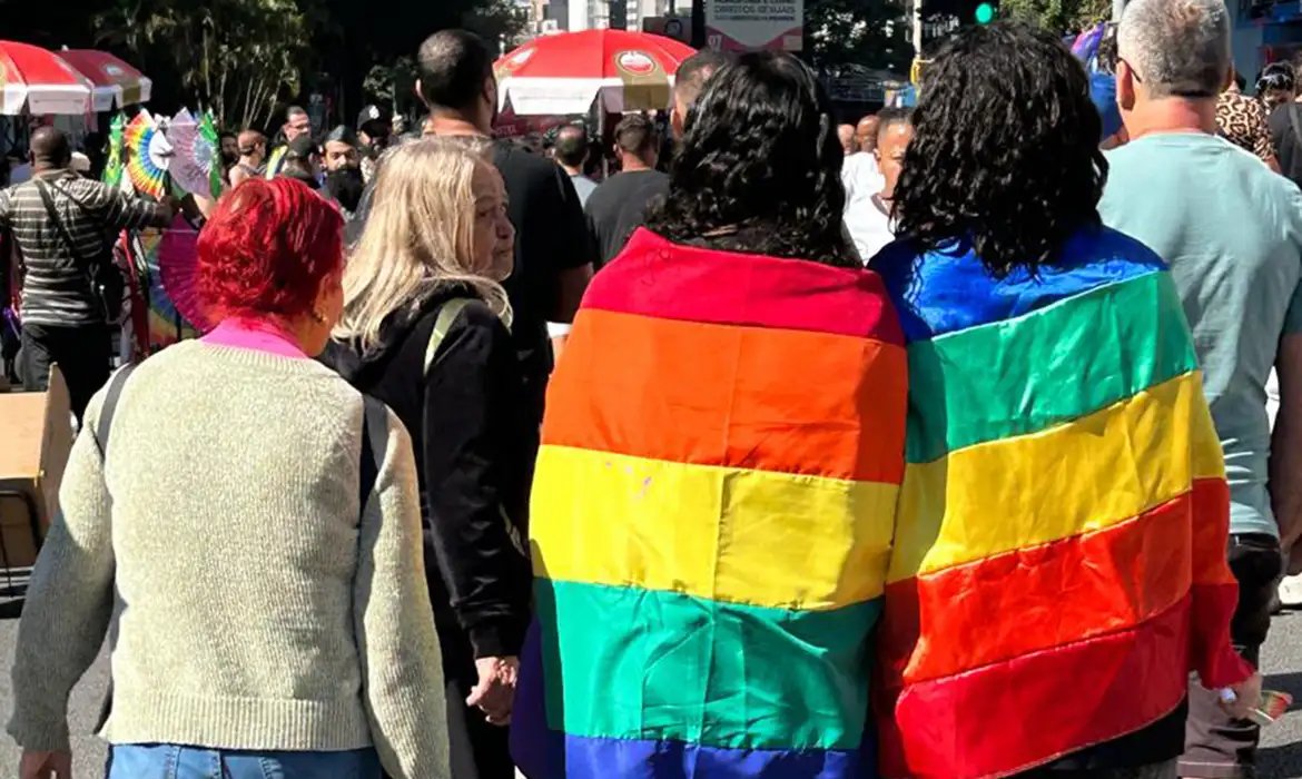 Monitoramento aponta 13 mil ataques a contas de candidaturas LGBT+