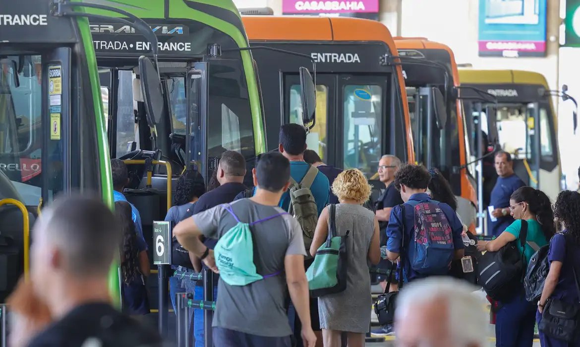 Escala 6x1: 67% apontam que jornada piora saúde mental, diz pesquisa