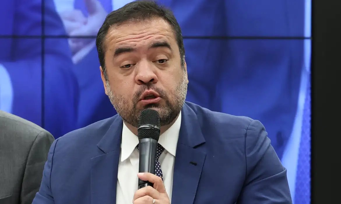 Defesa de Castro diz que \"nada de relevante\" foi apreendido pela PF