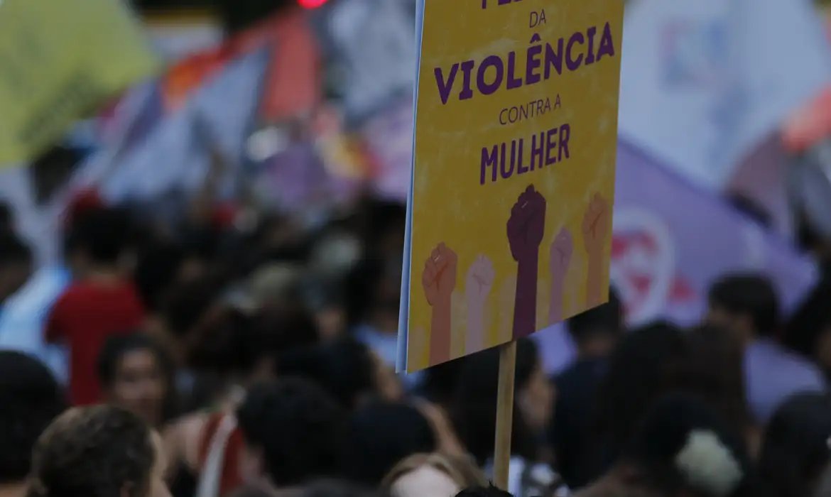 Violência contra a mulher: 7,5 mil agentes serão capacitados
