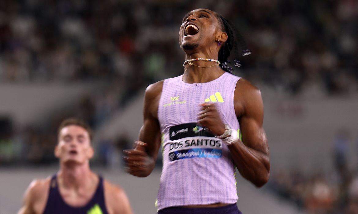 Alison dos Santos abre Diamond League vencendo recordista mundial