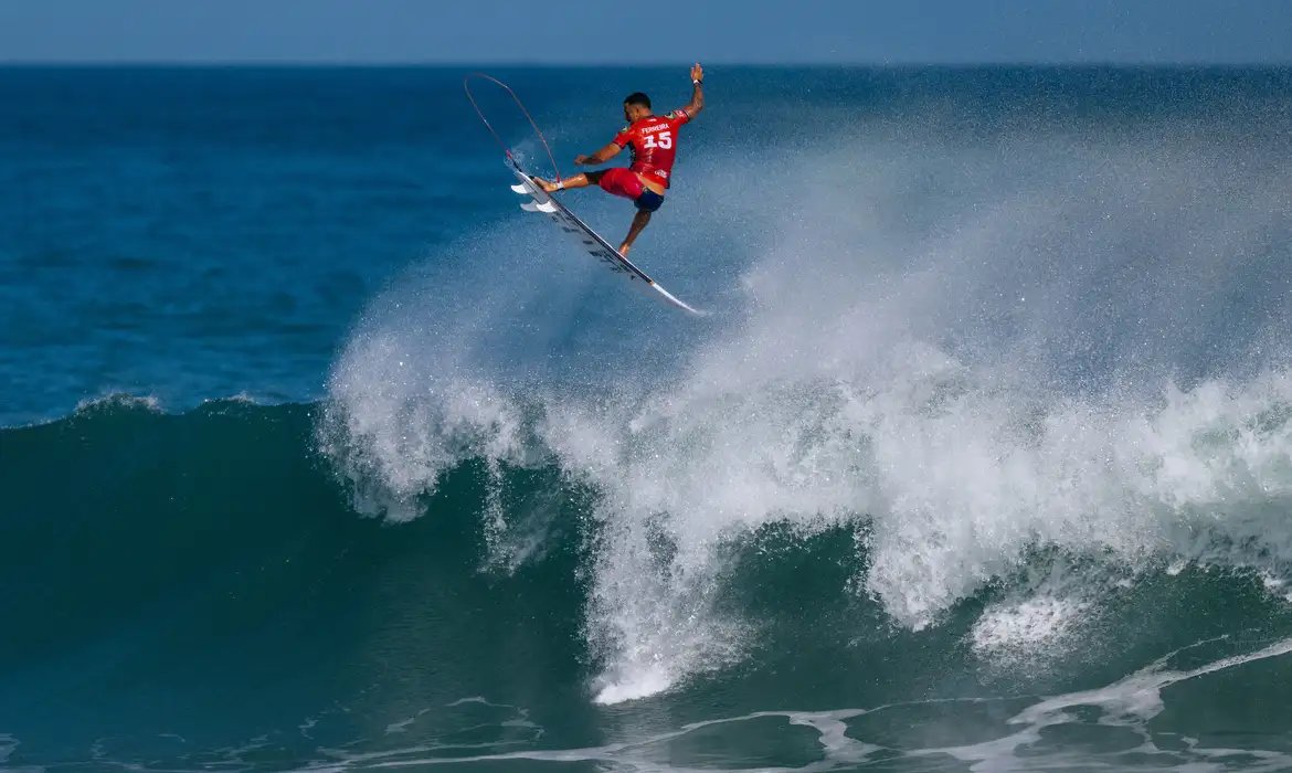 Com 4 surfistas, Brasil segue na briga pela etapa de Saquarema