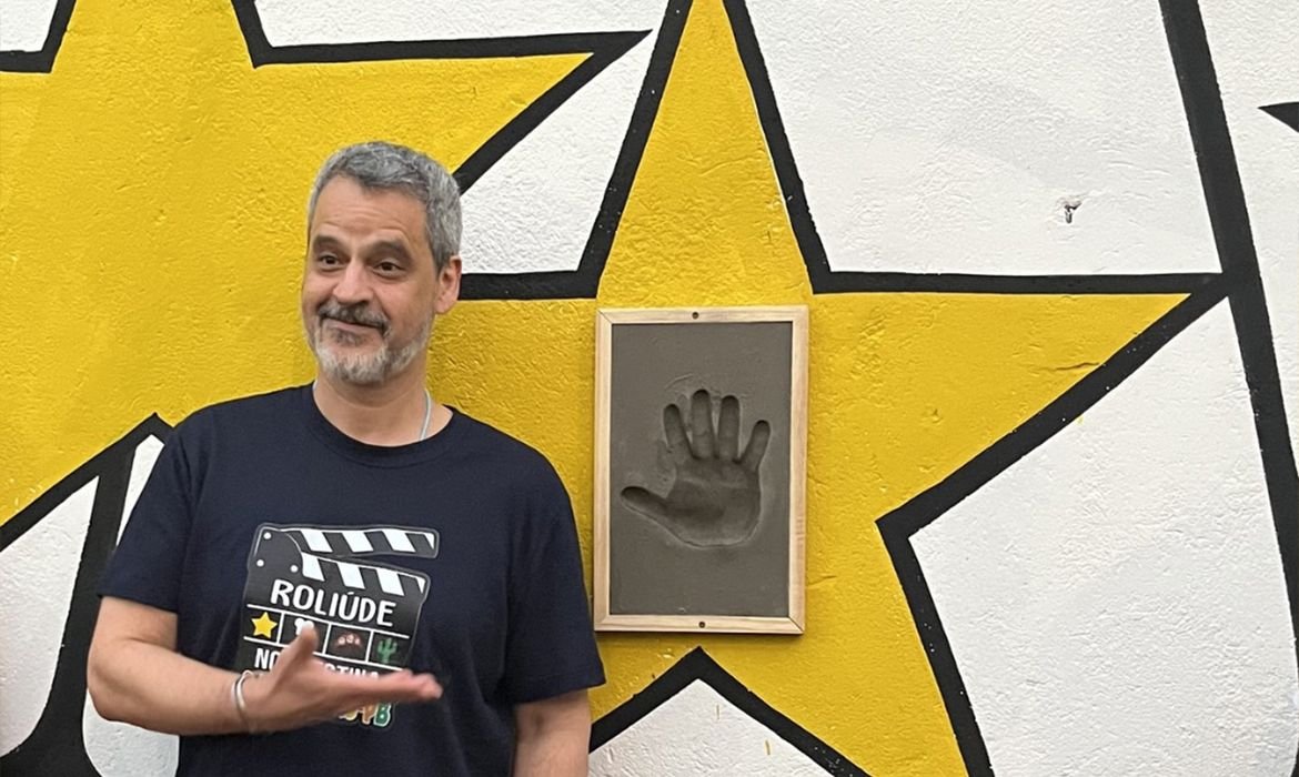 Cidade paraibana faz homenagem a artistas do com \"Parede da Fama\"