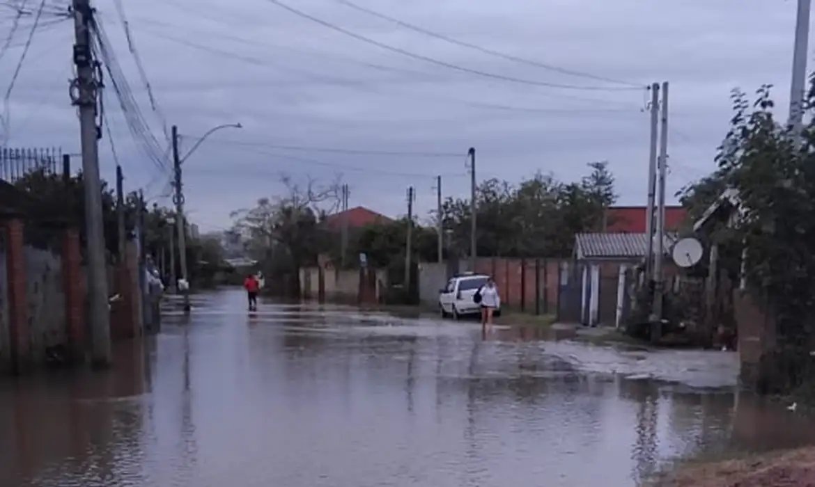 Chuvas fortes causam estragos no noroeste do Rio Grande do Sul 