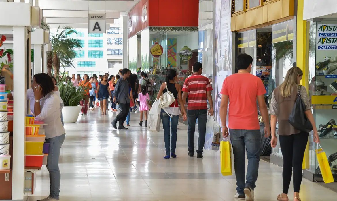 Atividade econômica cai 0,7% em março em razão da guerra do Irã