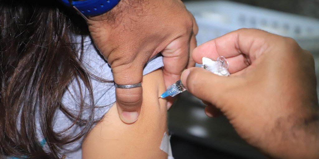 Campanha deve vacinar mais de 23 mil profissionais da saúde contra a dengue em MT