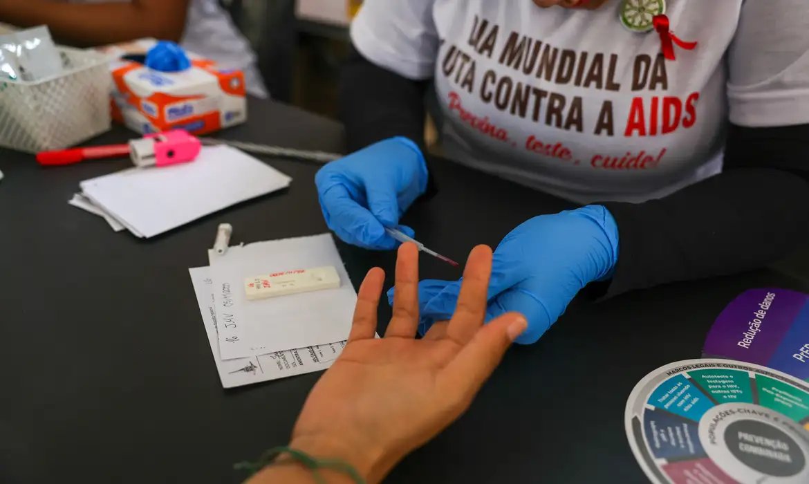 Desinformação sobre HIV dificulta tratamento e aumenta preconceito