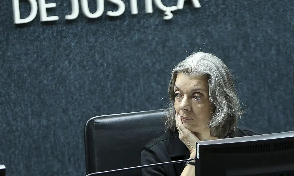 Cármen Lúcia vota por derrubar flexibilização da Lei da Ficha Limpa 